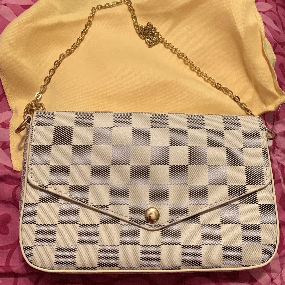 White checkered wallet bag
